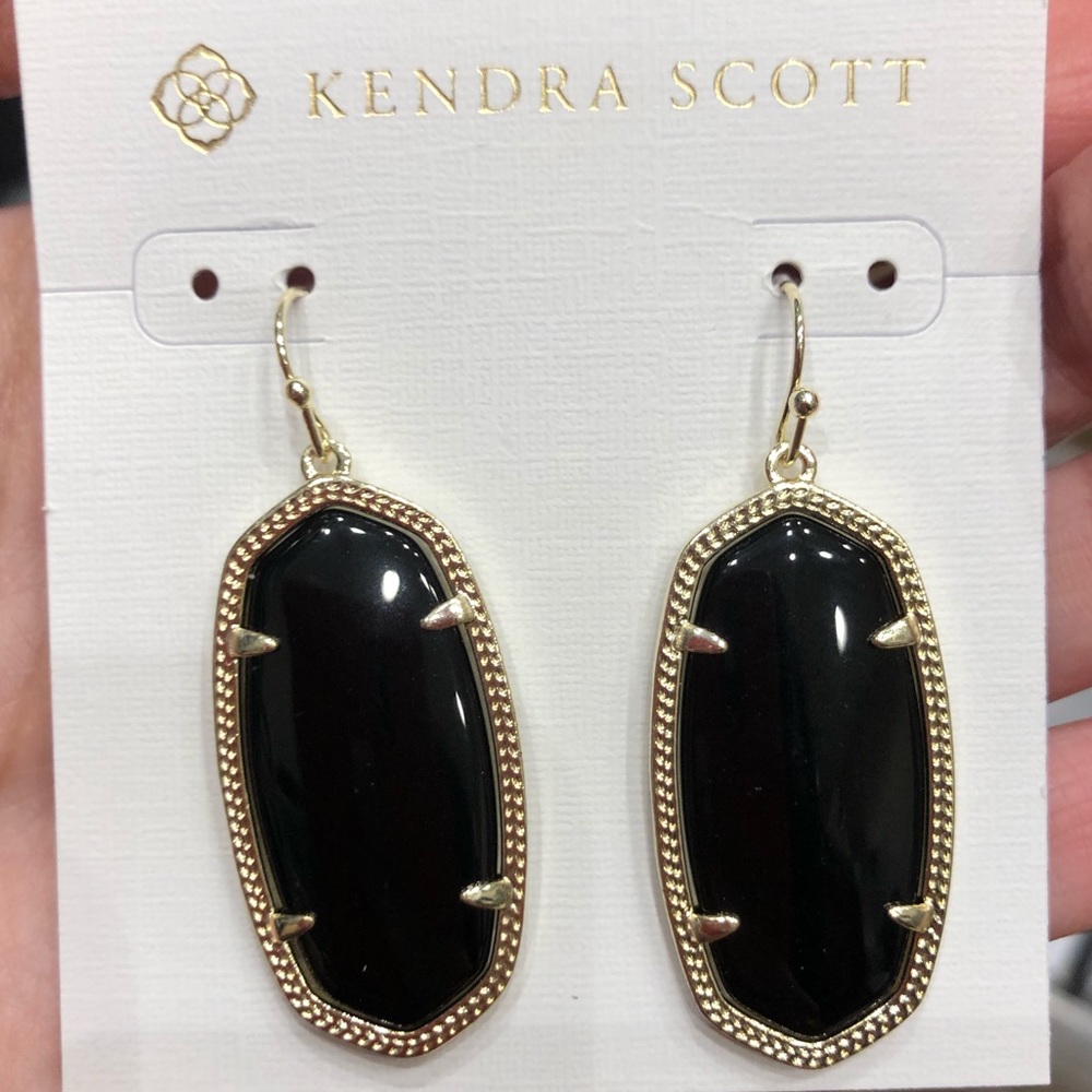 Elle earrings in gold and black